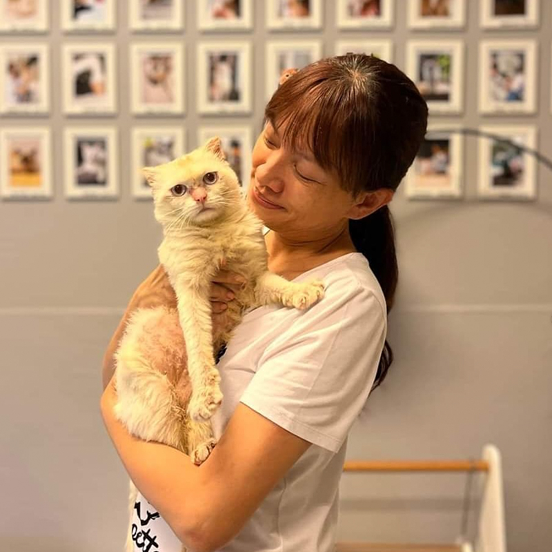 Brenda Wang with one of her rescued cats, Murphee.