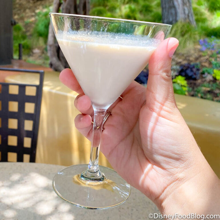 Disneyland Mourns Loss of Nutmeg, Star Among Disneyland Cats