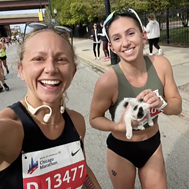 Chicago Marathon, Sarah Bohan and Gia Nigro helping Casper the kitten at the Chicago Marathon