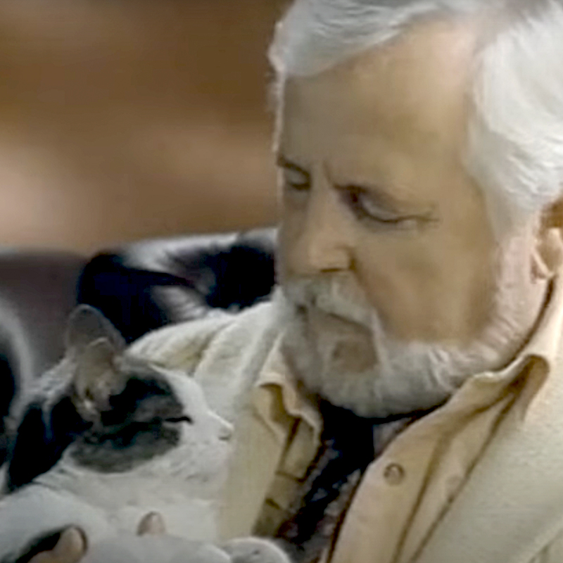 Edward Lowe in a commercial for Kitty Litter, 1